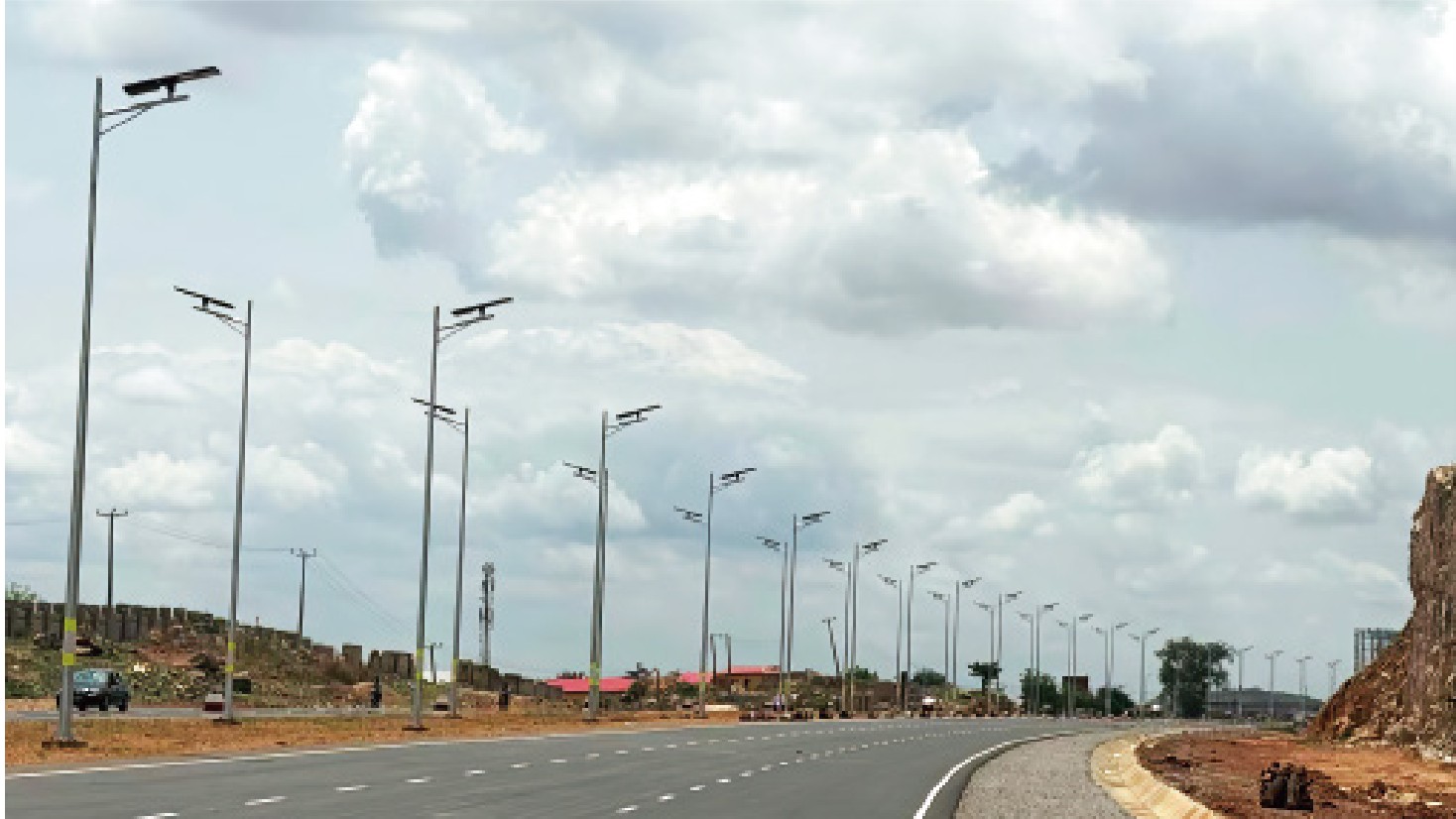 Solar street lights along a new highway - EverRay MPPT all-in-one solar street light project