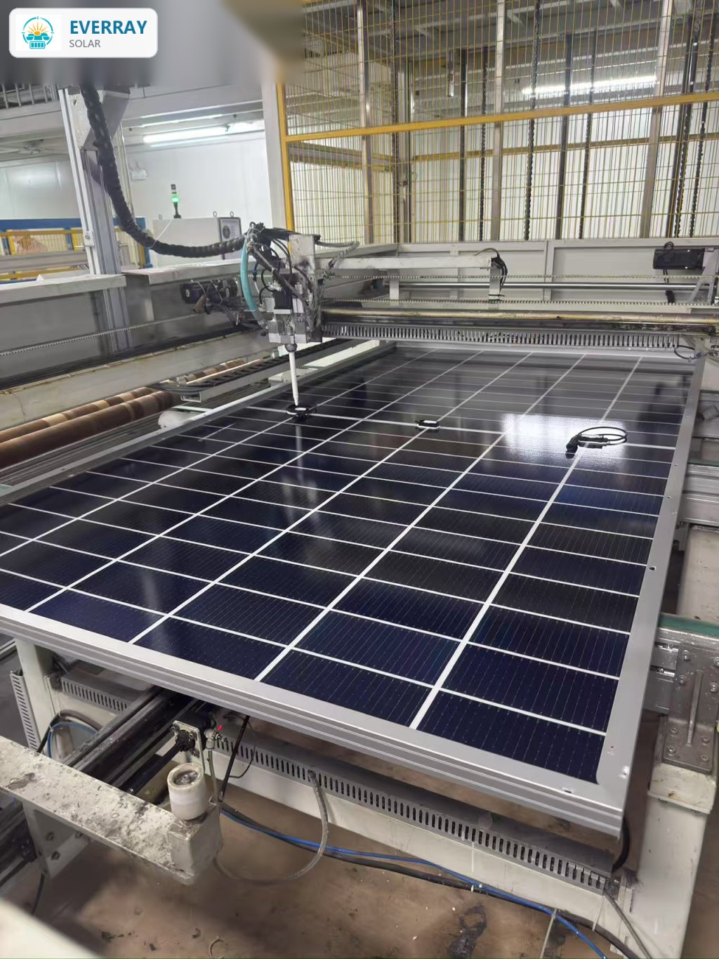 Junction box potting and sealing on solar module back side