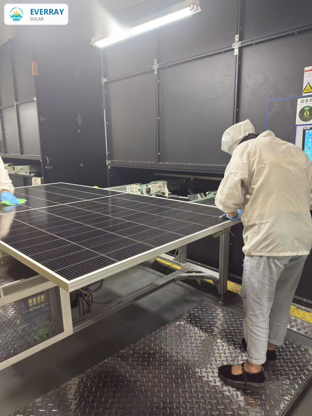 Solar module surface cleaning before final inspection