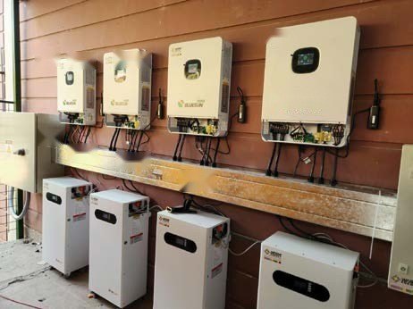 40 kW / 60 kWh hybrid solar system in Ecuador
